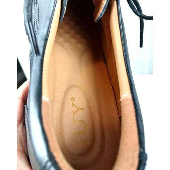 Classic IUY Black Leather Womens Size 10 Lace-Up Oxford Shoes With Sturdy Rubber - Picture 7 of 9